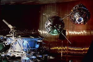 Russian Space Exploration Drucke: Models of three Soviet lunar probes
