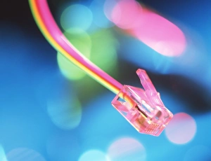 Drucke von Modemanschluss. Der RJ-11-Anschluss (rechts unten) verbindet einen Computermodem mit dem Internet Bilder Datiert 2001 April: Modemanschluss
