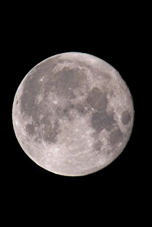 Bilder vom 7. Juni 2004: Vollmond im Nachthimmel.