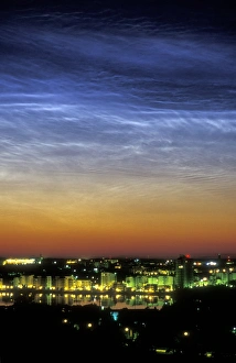 High Altitude Clouds Drucke: Noctilucent cloud over a city