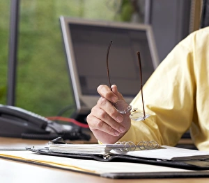 Businessman At Desk Drucke: Office computing