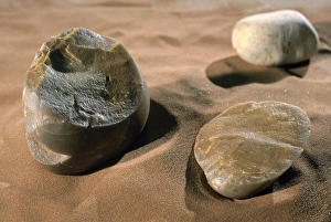 Drucke von Altersteinwerkzeuge. Diese sind die ältesten Werkzeuge, die in der Olduvai-Gorge (Tansania) gefunden wurden. Die ältesten Werkzeuge hier datieren auf etwa 1,85 Millionen Jahre vor unserer Zeit Bilder Datiert 2006 April: Altsteinwerkzeuge