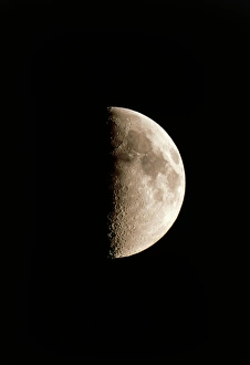 Planetary Science Photos Drucke: Optical image of a waxing half moon