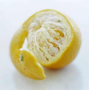 Drucke von Die Hälfte einer Orange (Zitronenart Citrus sinensis). Dies ist reich an Vitamin C und benötigt für gesunde Haut und Zähne Bilder Datiert 2003 Mai: Orange