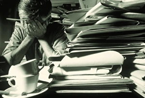 Bilder Datiert 12. Juni 2001: Überarbeiteter Mann