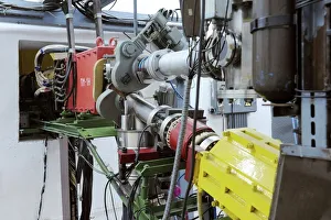 Drucke von Kernbeschleunigergeräte. Kernbeschleuniger werden verwendet, um Atomkerne und schwere Ionen nahe der Lichtgeschwindigkeit zu beschleunigen Bilder Datiert 2011 Februar: Kernbeschleunigergeräte