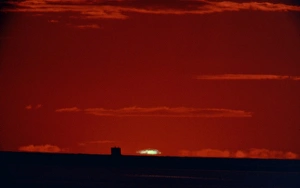 Light Refraction Science Drucke: Photograph of the green flash effect