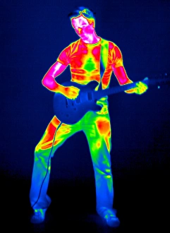 Bilder Datiert 28. August 2009: Gitarre spielen, Thermographie