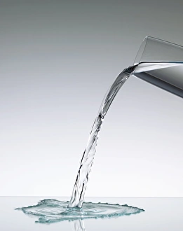 Water Pouring Drucke: Pouring water