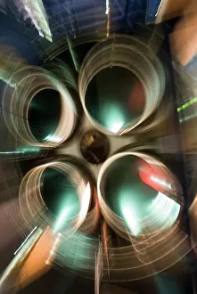 Drucke von Ein Zoom-Effekt-Blick auf die Raketenantriebe montiert an einem Ballistischen Raketenträger im Ausstellungsstück des Luft- und Raumfahrtmuseums Le Bourget in Paris Bilder Datiert 2010 September: Raketenmotoren
