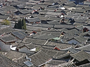Drucke von Dächerte auf dem alten Stadtteil von Lijiang im Yunnan-China sind ein Weltkulturerbe der UNESCO Bilder Datiert 2007 März: Rooftops