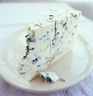Calcium Rich Foods List Drucke: Roquefort cheese