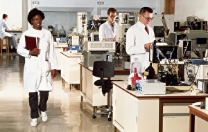 Laboratory Apparatus Drucke: Scientists in a laboratory