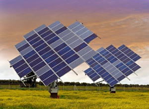 Renewable Energy Sources Drucke: Solar panel arrays on tracking bases