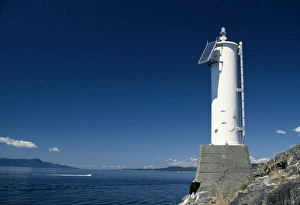 Renewable Energy Technology Drucke: Solar-powered lightstation