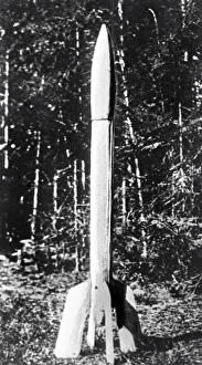 Drucke von Der sowjetische GIRD-09-Rakete. Dies war die erste sowjetische Flüssigkeitsantriebrakete. Die GIRD-09 wurde am 17.August 1933 im Nakhabino-Wald, nahe Moskau, Russland, gestartet Bilder Datiert 2008 Juli: Sozialistische Russische Industrie-Rat (GIRD) - Typ 09 Rakete, 1933