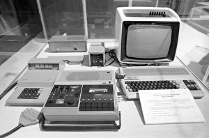 Drucke von Der sowjetische Mikrosha-Rechner. Ausstellungsausstellungsstück aus den 80ern eines Mikrosha-Computers, der im sowjetischen Industriebereich eingesetzt wurde Bilder Datiert 2011 April: Sozialistischer mikroskopisches Rechenmaschine Computer aus der Sowjetunion, 1987
