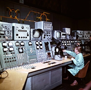 Drucke von Regiebrett im Institut für Kernphysik, Teil der Sibirischen Niederstufe der Akademie der Wissenschaften der UdSSR. Dies ist das Regiebrett des VEPP-2-Komplexes Bilder Datiert 2005 Februar: Sozialistischer Atomkomplex