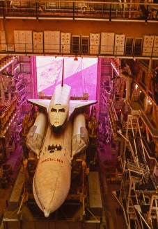 Sozialistischer Raumfahrzeugträger Sowjetunion Buran auf Startbahn