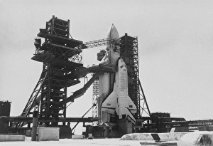 Bilder aus dem Jahr 1989: Sozialistische Sitzungrakete, Buran auf dem Startplatz