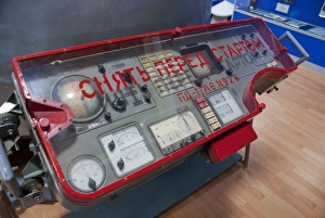 Russian Space Technology Drucke: Soyuz manned spacecraft control panel