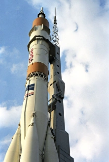 Drucke von Der Sojus ist ein sowjetisches Trägerraketen mit einem Fortschub-Transporter Bilder Datiert 2011 Juli: Sojus Sowjet-Rakete