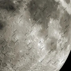 Weltraum Drucke: Die Mondlandschaft aus dem Weltraum als Kunstwerk