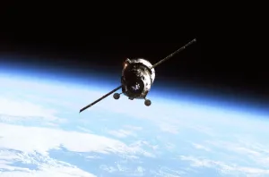 Baikonur Cosmodrome Launch Site Drucke: Progress supply vessel approaching ISS