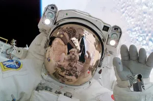 Wiederaufstieg in den Weltraumswalk
