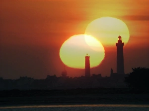 Vierteljahresäquinoks-Abendsonnenuntergang, kombinierte Bildgebung