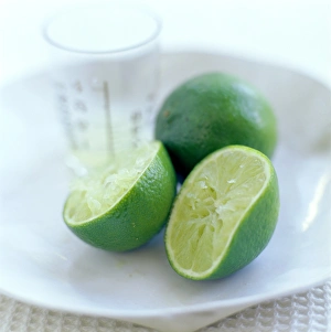 Vitamin C Benefits Drucke: Squeezed lime