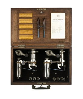 Drucke von Dampfmaschinenzeiger in seinem Kasten. Dieses tragbare Instrument wurde verwendet, um den Zylinderdruck und die Kolbenbewegung einer Dampfmaschine zu messen Bilder Datiert 2008 Februar: Dampfmaschinenzeiger