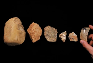 Drucke von Steinwerkzeuge aus Gran Dolina. Beispiele für Steinwerkzeuge finden sich neben menschlichen Fossilien im Level TD6 des Gran-Dolina-Gebiets Bilder Datiert 2005 Februar: Steinwerkzeuge, Gran Dolina
