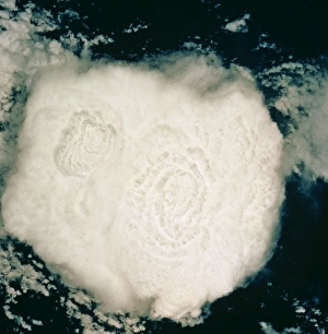 Cumulonimbus Cloud Drucke: Thunderstorm cloud seen from space