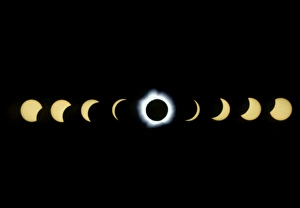 Astronomy Science Photos Drucke: Timelapse image of a total solar eclipse