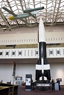 Drucke von Deutsche Raketen aus dem Zweiten Weltkrieg auf der Ausstellung im National Air and Space Museum in Washington DC Bilder Datiert 2011 September: Vergeltungsraketen und Vergeltungsrakete