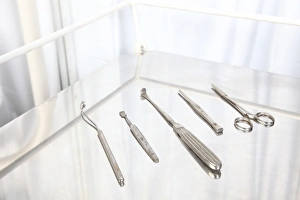 Antique Medical Equipment Drucke: Victorian surgical instruments