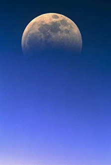 Moon Phases Drucke: View of a partial lunar eclipse