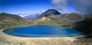 Active Volcano Landscape Drucke: Volcanic lake