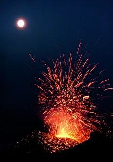 Bilder Datiert 5. November 2004: Vulkan bei Nacht