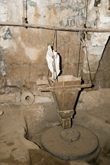 Bilder Datiert 14. März 2011: Wasserkraftmühle für Getreide