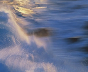 Coastal Erosion Images Drucke: Wave striking rocks