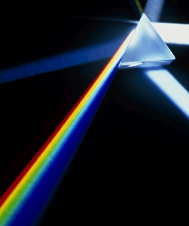 Bilder Datiert 17. Oktober 2003: Weißes Licht teilt sich in Farben durch einen Prismen