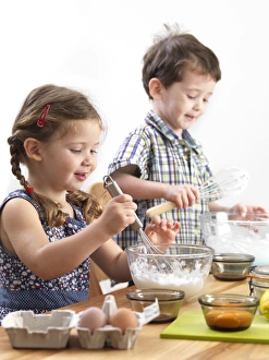 Bilder Datiert 27. Januar 2014: Junge Kinder backen