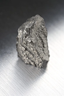 Drucke von Yttrium ist ein Sample des seltmen Erdenmetalls Yttrium (Y) Bilder Datiert 2012 Februar: Yttrium