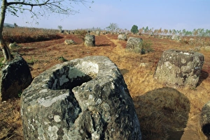 Drucke von Die 2000 Jahre alte Fläche der Steinschalen, Provinz Xieng Khuan in Laos Asien Verwandte Bilder Drucke: Die 2000-jährige Fläche der Steingräber