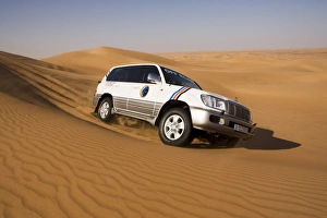 Middle East Tourism Drucke: 4x4 Dune-bashing