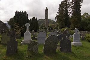 Glendalough Ireland Drucke: The 6th century St