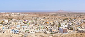 Bilder Datiert 15. April 2017: Luftpanoramablick über Espargos, Hauptstadt der Insel Sal, Kap Verde