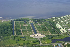18th Century Architecture Europe Drucke: Aerial view of Constantine Palace, Strelna, near St. Petersburg, Russia, Europe